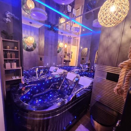 Warszawa Wola Wyjatkowe Studio Z Jacuzzi, Sauna I Fotelem Do Masazu - Exceptional Studio In Warsaw With Jacuzzi, Sauna And Massage Chair Ngoại thất bức ảnh