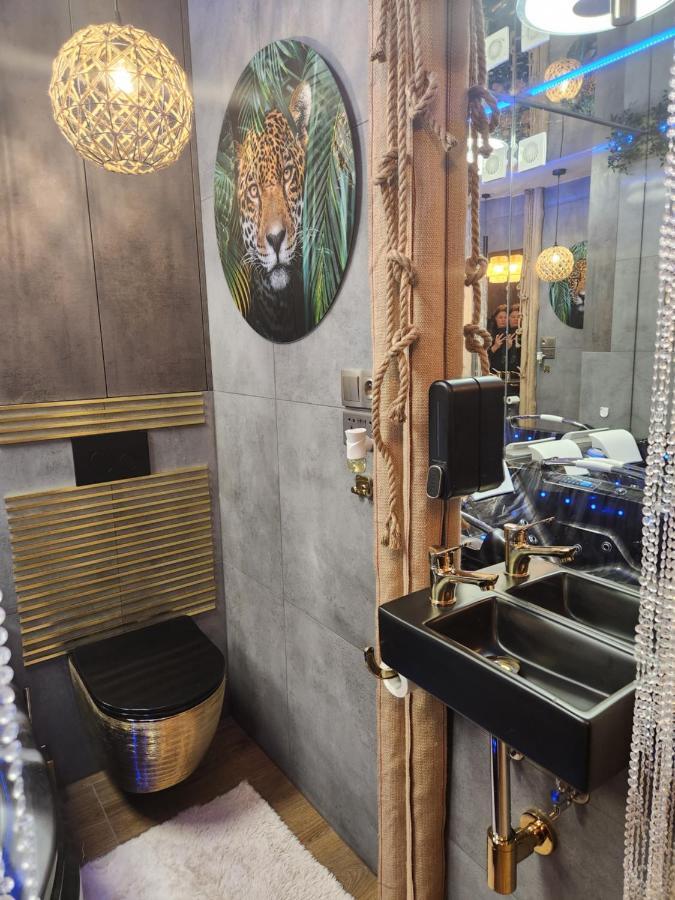 Warszawa Wola Wyjatkowe Studio Z Jacuzzi, Sauna I Fotelem Do Masazu - Exceptional Studio In Warsaw With Jacuzzi, Sauna And Massage Chair Ngoại thất bức ảnh