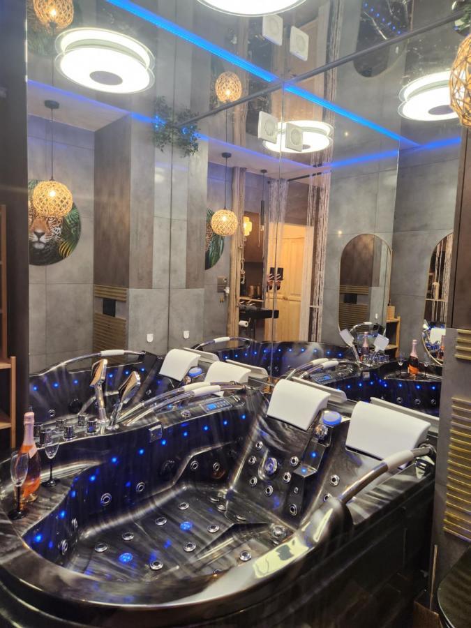 Warszawa Wola Wyjatkowe Studio Z Jacuzzi, Sauna I Fotelem Do Masazu - Exceptional Studio In Warsaw With Jacuzzi, Sauna And Massage Chair Ngoại thất bức ảnh